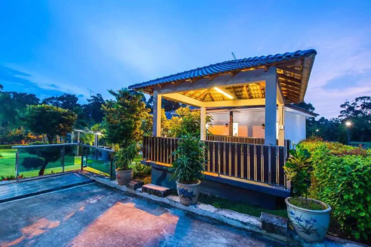 Capital O 90088 Mbp Leisure Resort Batu Pahat Exteriör bild
