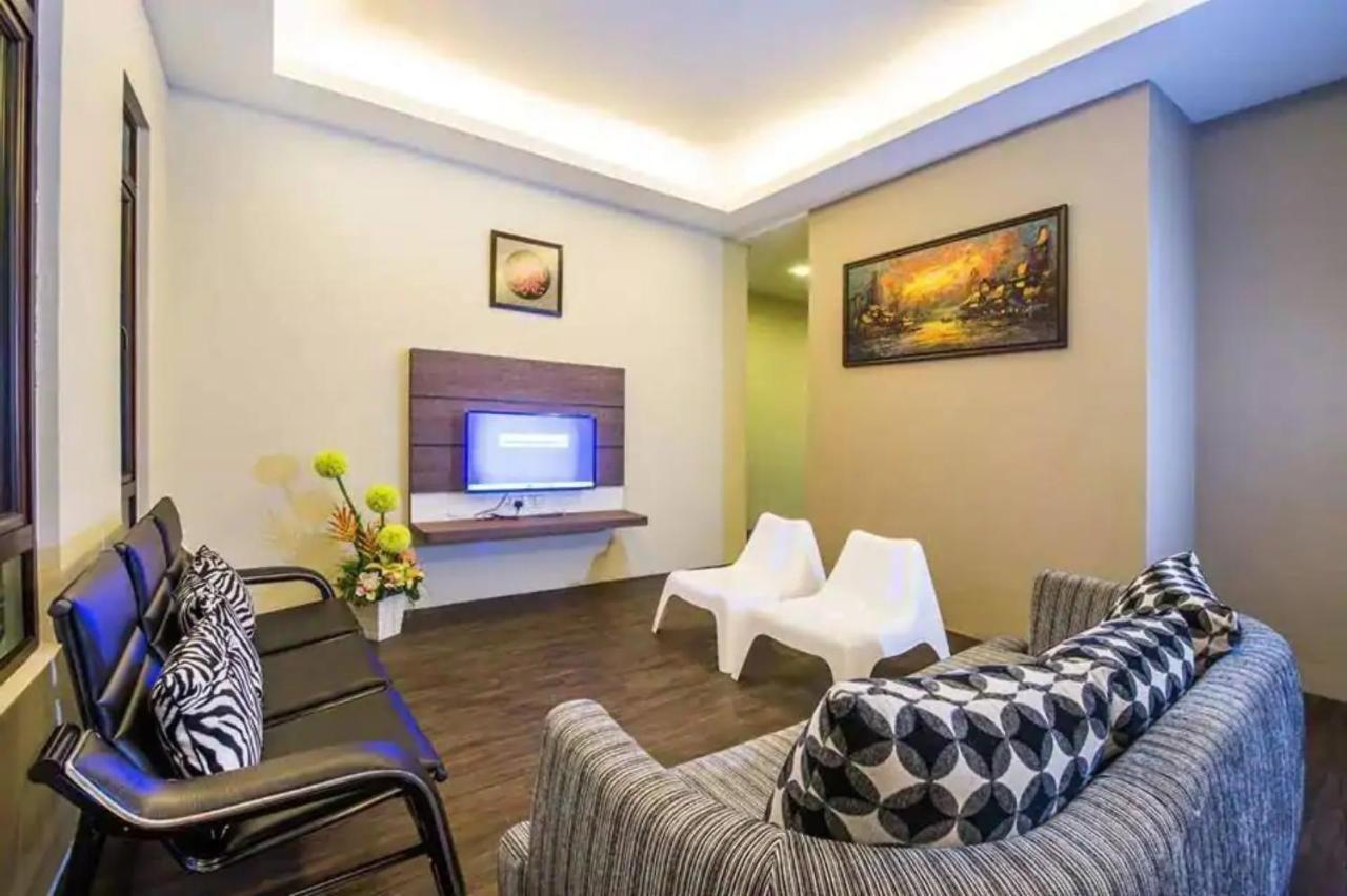 Capital O 90088 Mbp Leisure Resort Batu Pahat Exteriör bild