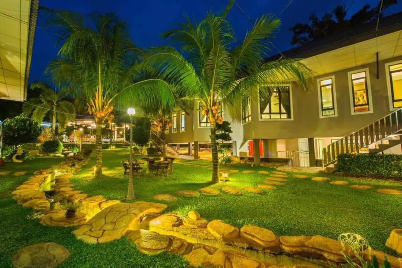 Capital O 90088 Mbp Leisure Resort Batu Pahat Exteriör bild