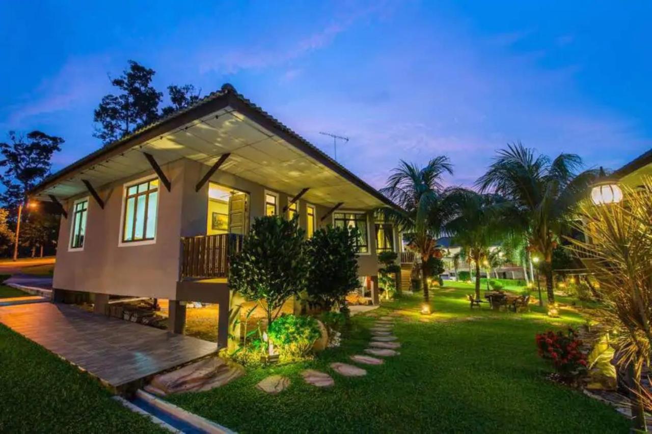 Capital O 90088 Mbp Leisure Resort Batu Pahat Exteriör bild